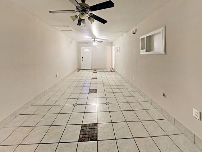Building Photo - No Application Fees* $500 off 1st Months R...
