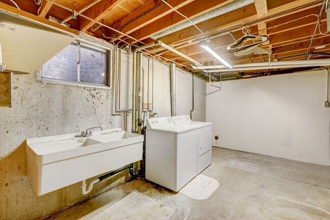 Building Photo - 789 S Hudson St