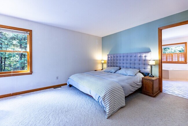 Building Photo - 12 Woodland Ln