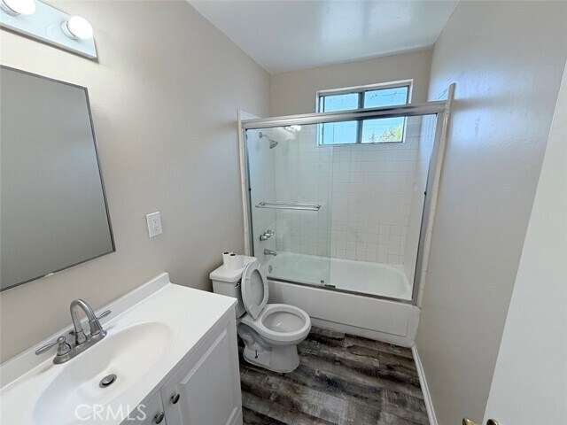 Building Photo - 537 W Crescent Dr