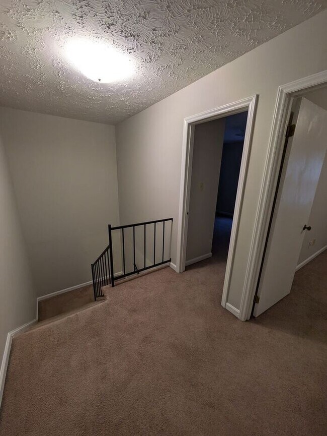 Building Photo - 3BD/2BA Unit in Hickory