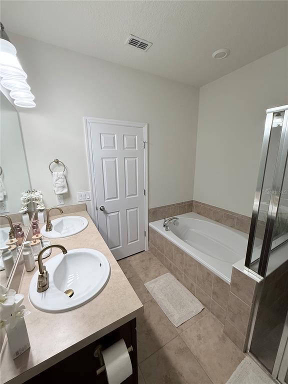 Building Photo - 1825 Cayman Cove Cir