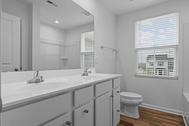 Building Photo - Small Dog Friendly Charming 4-Bedroom Home in Angier, NC