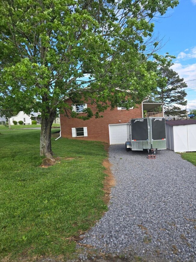 Building Photo - Charming 3-Bedroom Brick Home in Town – Ne...