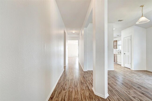 Building Photo - 1305 4 Cabin Ct