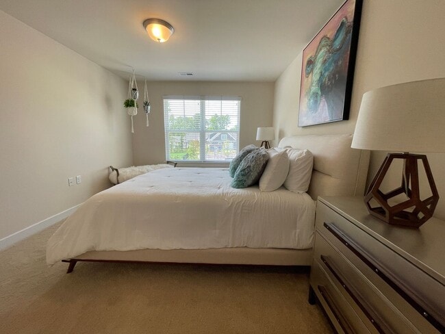 Building Photo - Heron | 3 Bed 2.5 Bath | Garage | 1800 sf | $2726-$2999 | 8, 9, 10, 12, 14, and 15 month lease terms