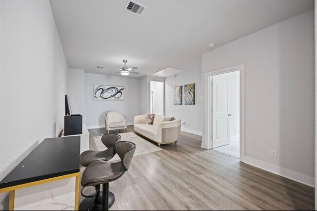 Building Photo - 4614 Redbud St