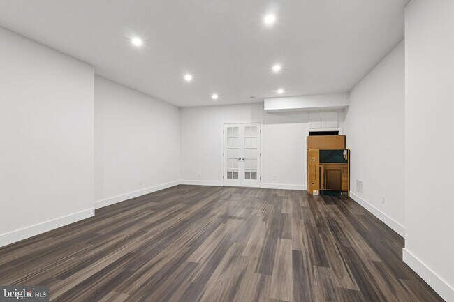 Building Photo - 2 Dogleg Ln