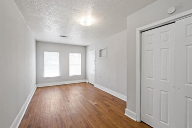 Building Photo - 5107 Selinsky Rd