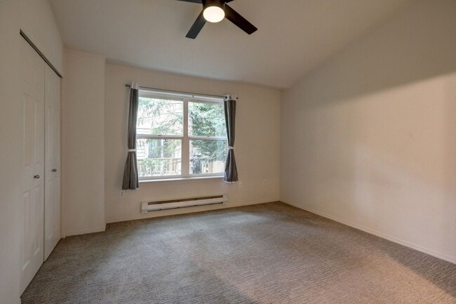Building Photo - Newer 2 bedroom Townhome in Lynnwood