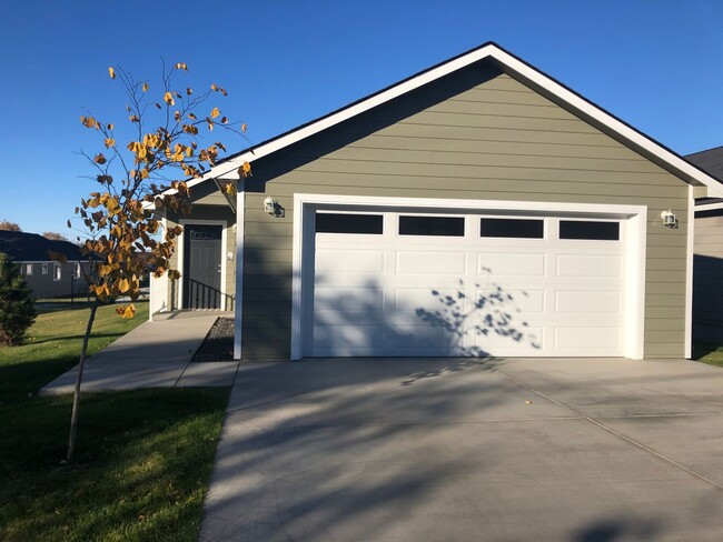 Building Photo - New construction 3 bedroom 2 bath Craftsma...