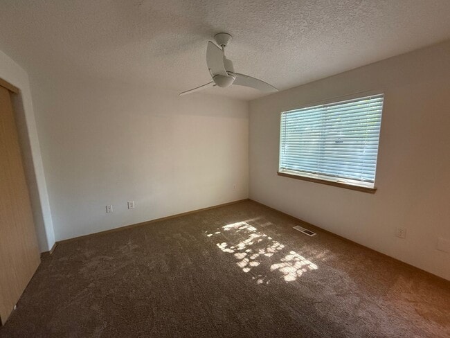 Building Photo - 1 Month Free – Updated 3BR/2BA Ranch in Mo...
