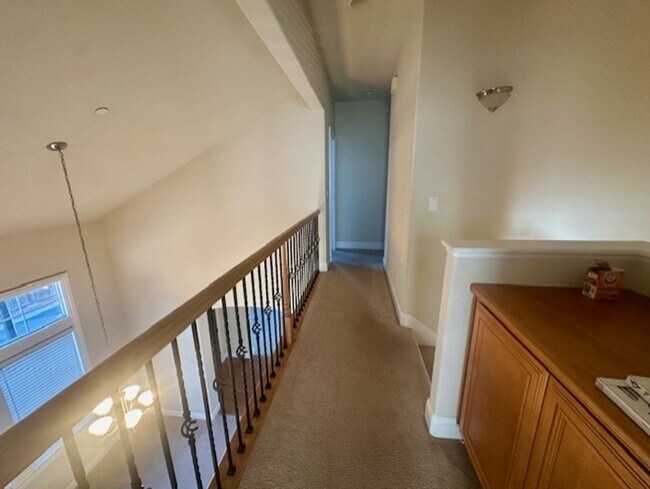 Building Photo - Beautiful Newer Home, Very Clean- Move In ...