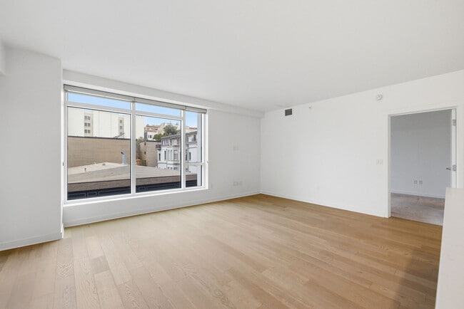 Building Photo - 1688 Pine St