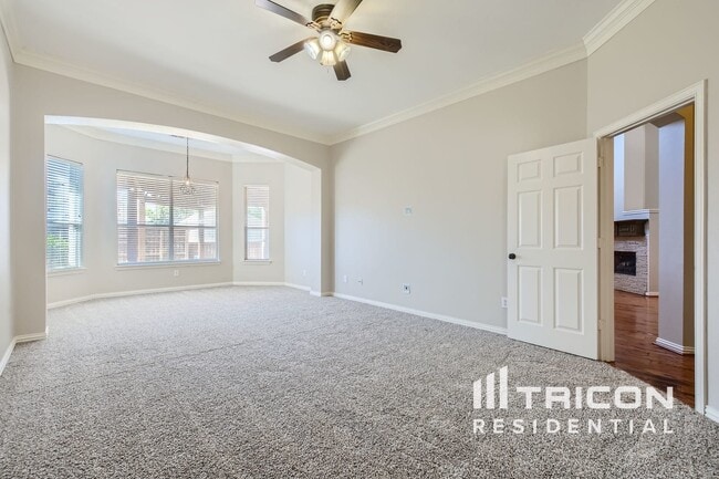 Building Photo - 2020 Hillcroft Dr