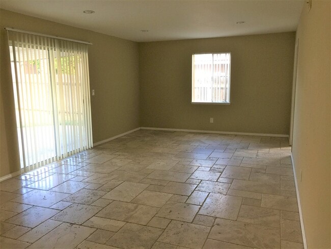 Building Photo - Spacious Lake Murray 4 Bedroom Home with Large Yard in Quiet San Diego Neighborhood