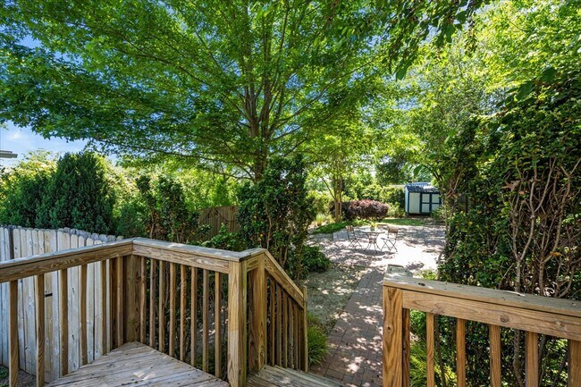 Building Photo - 406 Pershing Rd