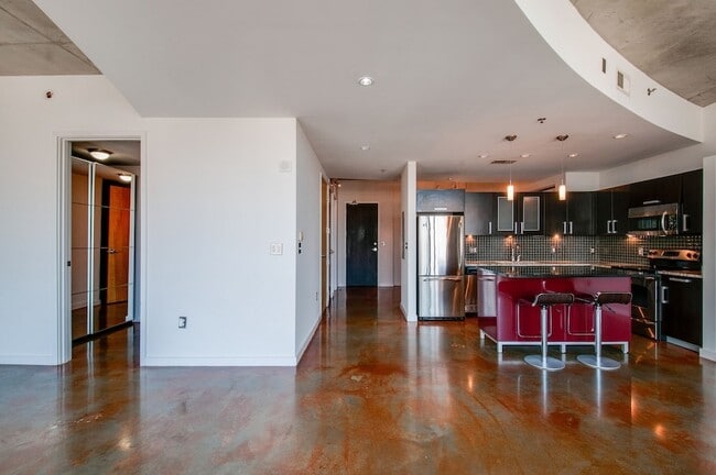 Building Photo - 600 12th Ave S