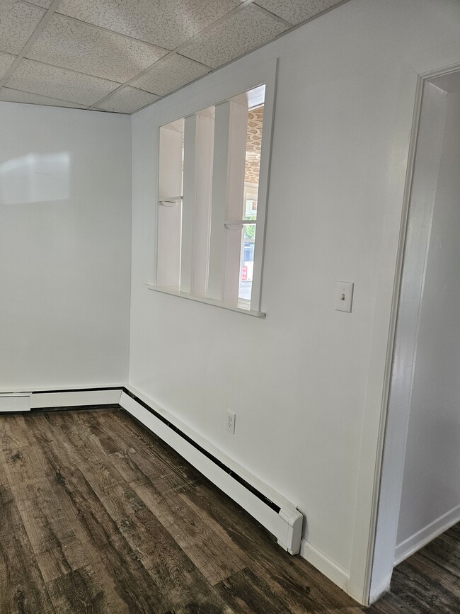 eat in kitchen area - 434 W Front St