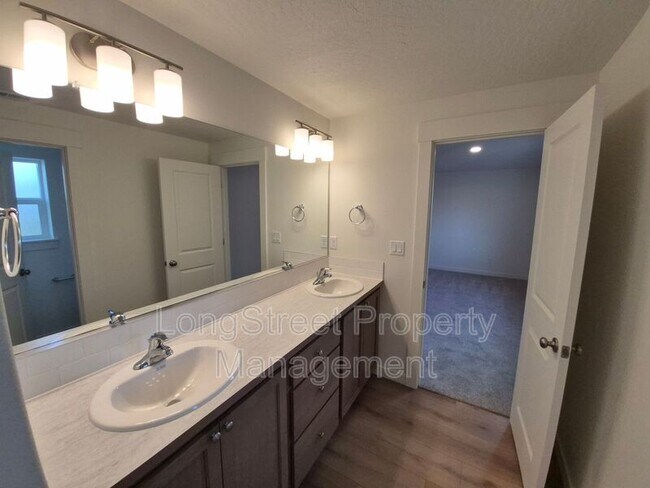 Building Photo - 4694 Finch St