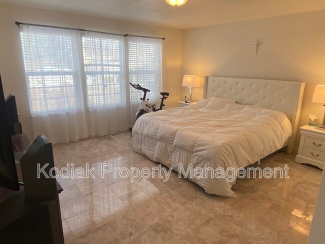 Building Photo - 5302 W Ted Wy