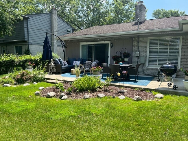 Building Photo - Beautiful Southfield Ranch