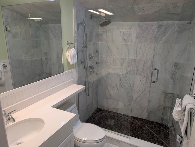 Building Photo - Elegant Old Town Condo - Your Key West Oasis