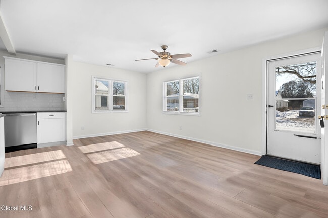 Building Photo - 3 Miracle Ln