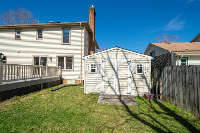 Building Photo - GORGEOUS 5 BEDROOM HOME LOCATED IN SALEM W...