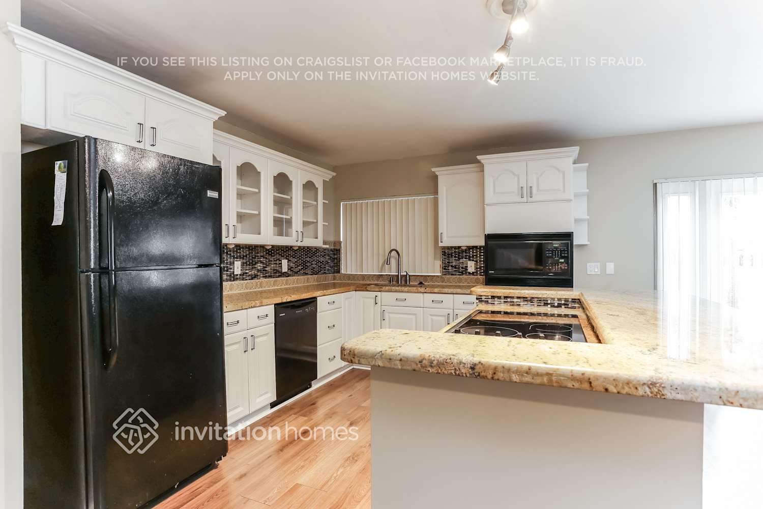 Building Photo - 631 Royal Palm Way