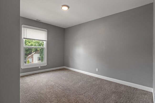 Building Photo - 41 N Beville Ave