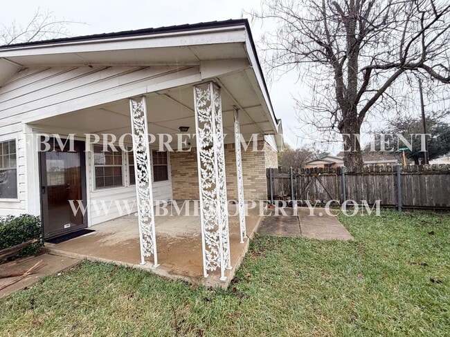 Building Photo - 1608 Nichols St