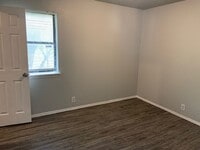 Building Photo - 2 Bedroom Townhome
