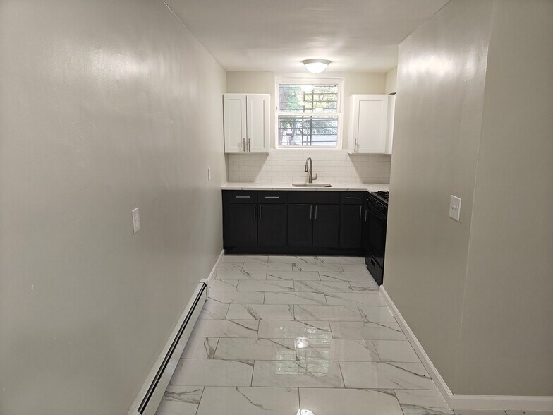 Building Photo - 48 Carteret St
