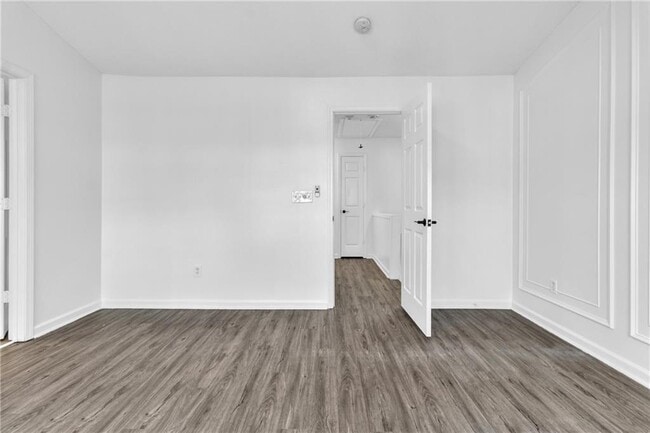 Building Photo - 9155 Nesbit Ferry Rd