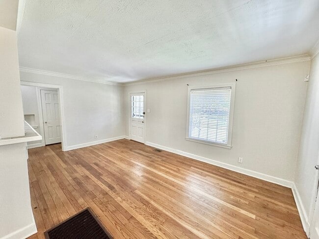 Building Photo - 163 S Fenwick Rd