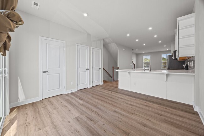 Building Photo - 2833 Statesville Ave