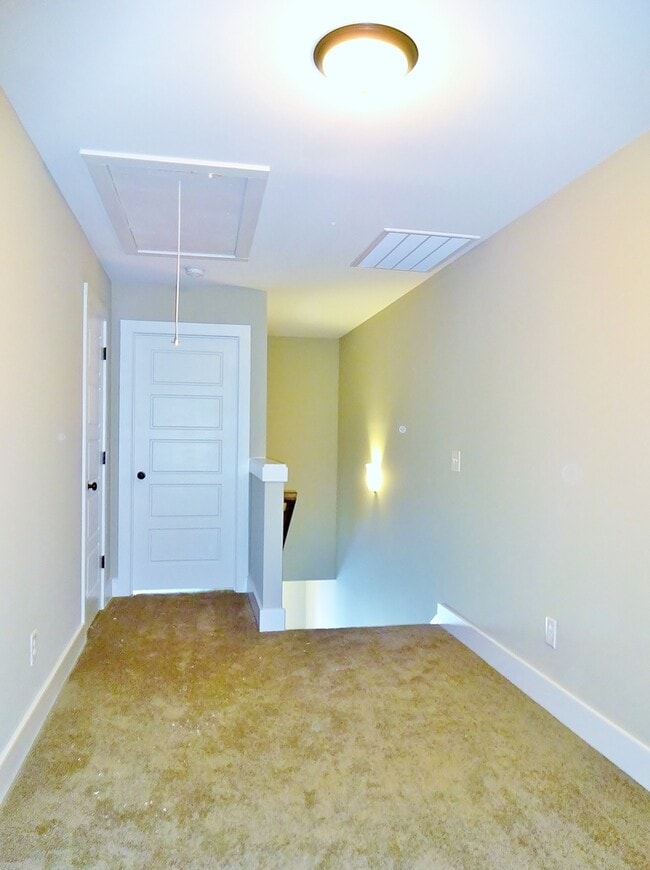 Building Photo - Spacious Town Home in Gardendale - Available to View Now!!!
