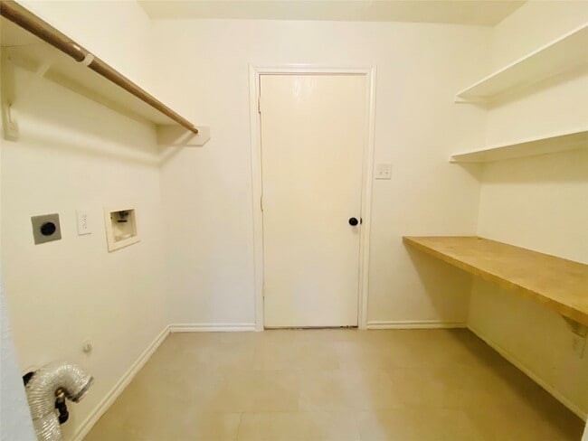 Building Photo - 5747 Wandering Creek Dr