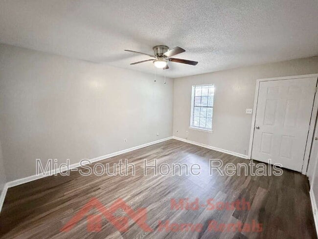 Building Photo - 3829 Walsingham Dr