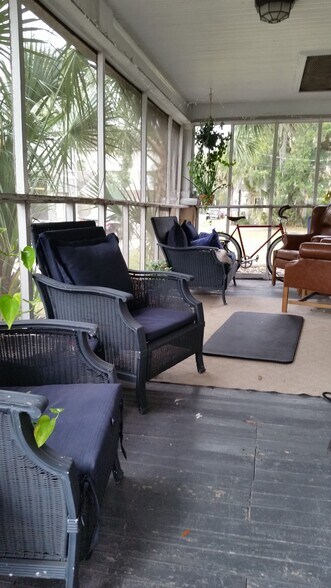 large front porch - 307 NW 15th St