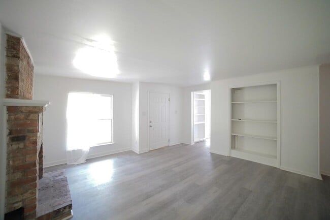 Building Photo - 1118 Louise Dr