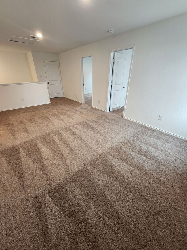 Building Photo - 4-bed, 2-bath gem in Hidden Trails- Bulverde TX- 4/2/2-6013 Companion Loop