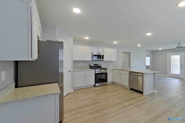 Building Photo - 395 Angela St