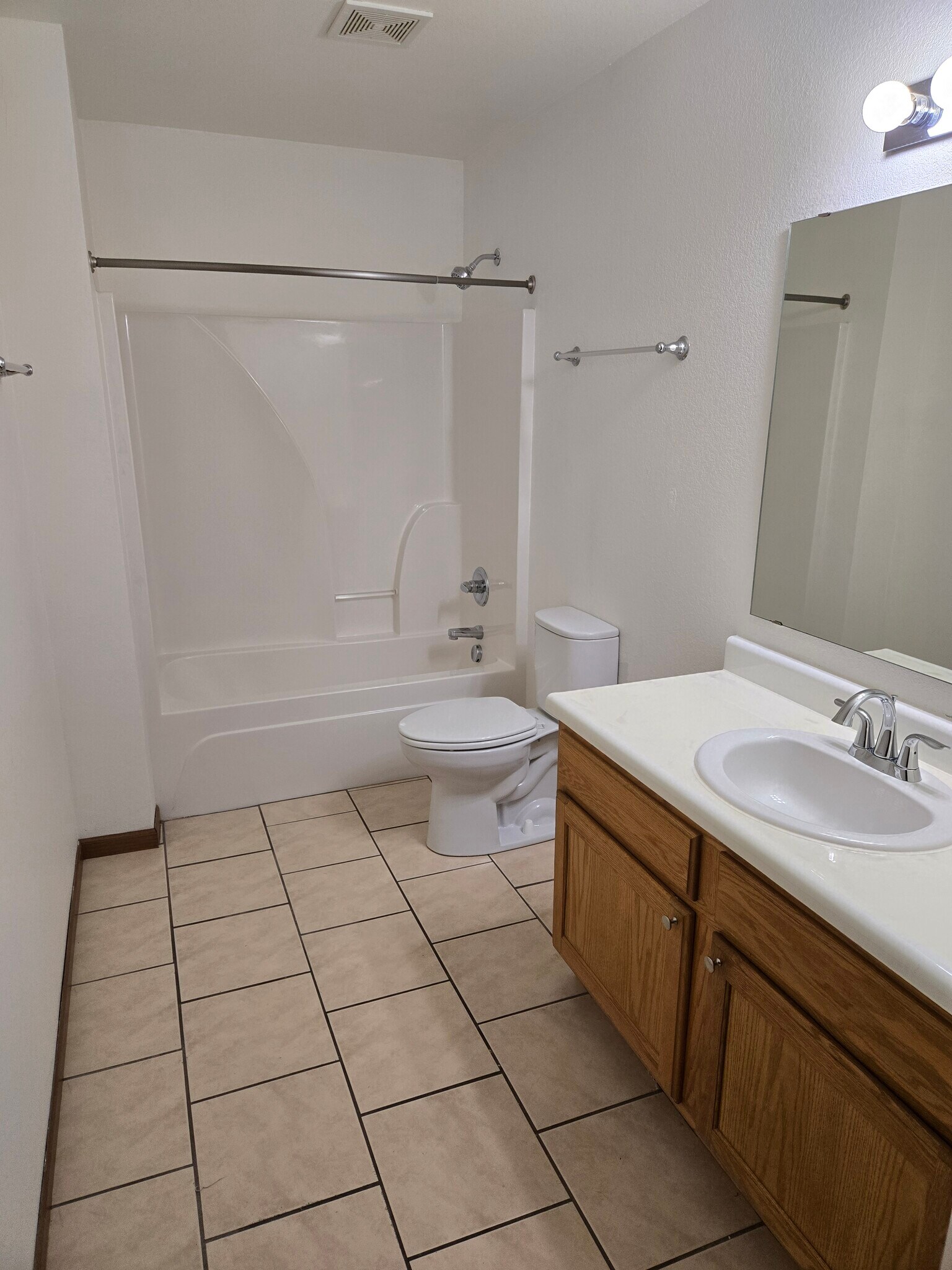 Hall Bathroom - 1022 Augusta Ln