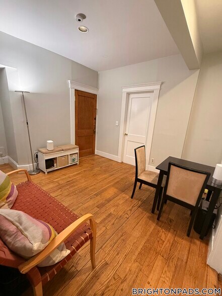 Building Photo - 143 Kilsyth Rd