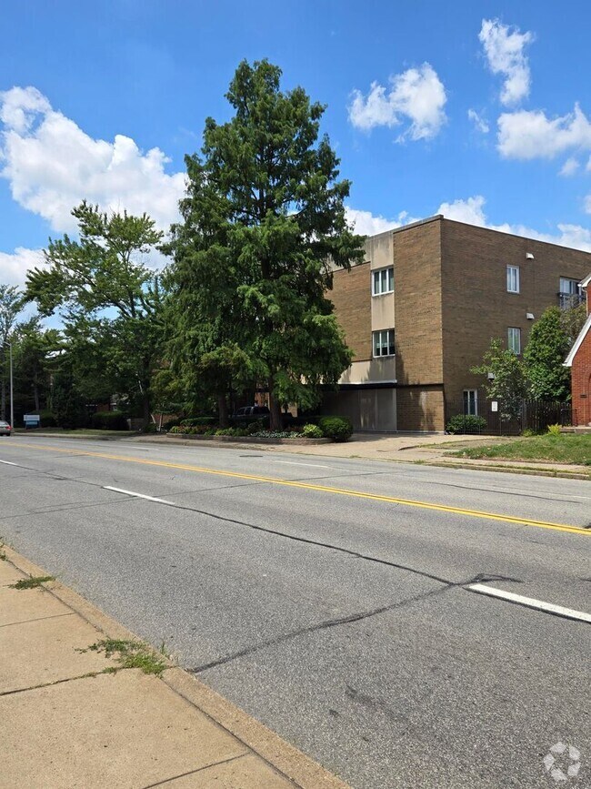 Building Photo - 5425 5th Avenue