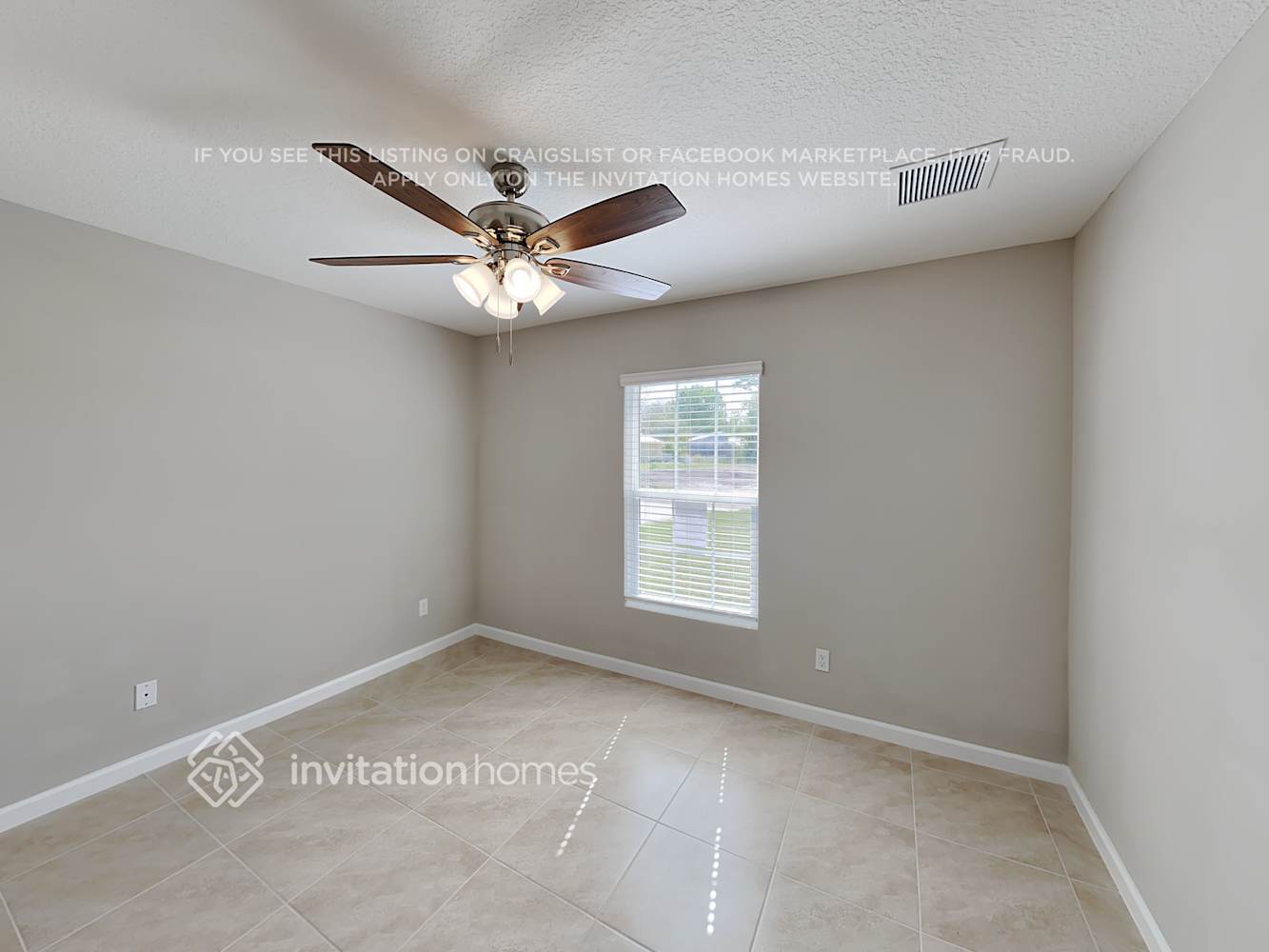 Building Photo - 373 NW Avens St