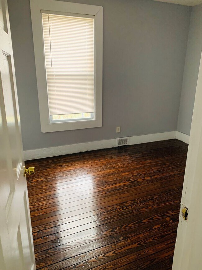Building Photo - 353 Poplar St
