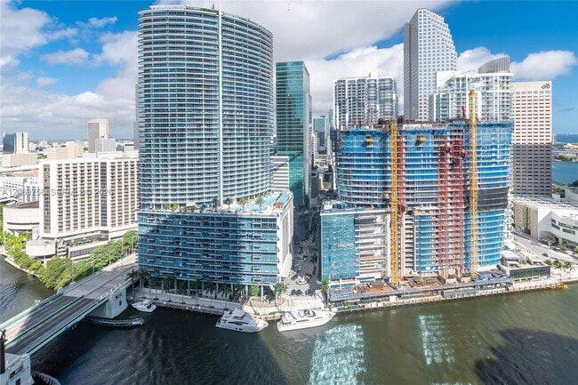Building Photo - 475 Brickell Ave